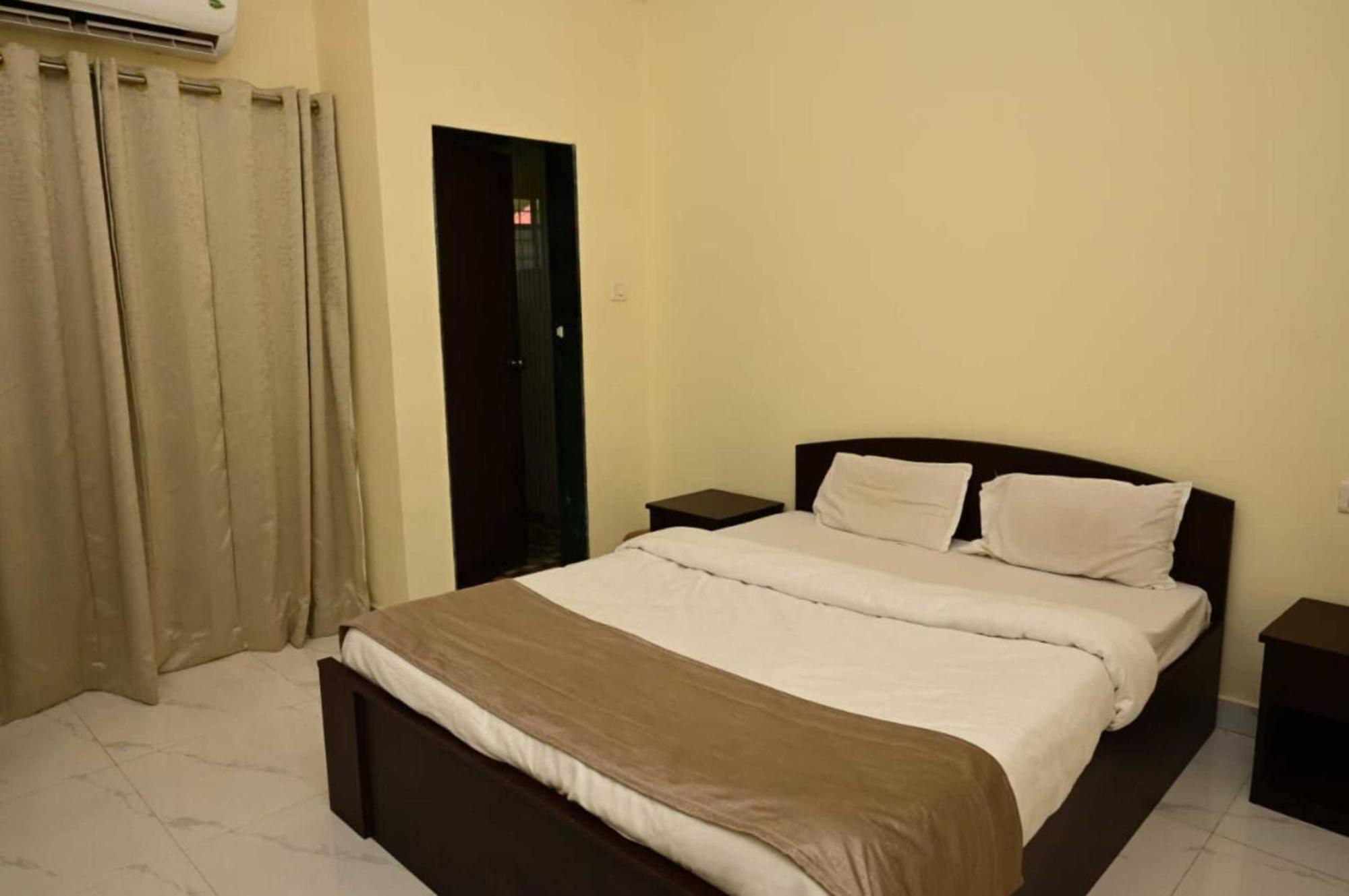 Wada Chirebandi Hotell Gimvi Eksteriør bilde